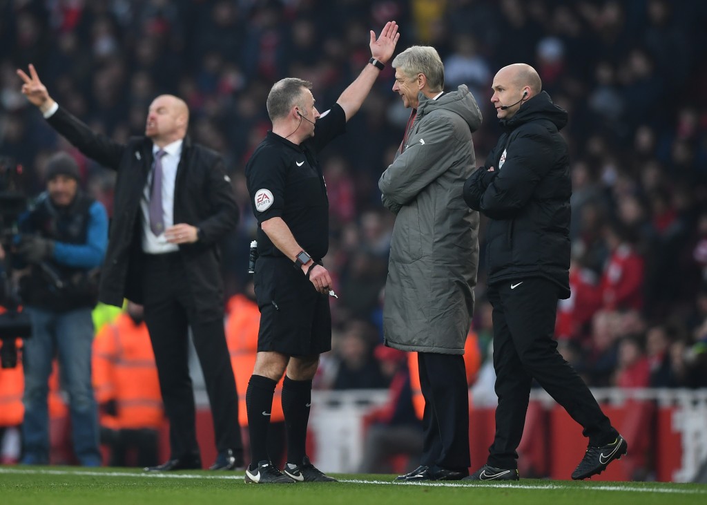 LONDON, ENGLAND - JANUARY 22: Referee Jonathan Moss orders Arsene Wenger, Manager of Arsenal to leave from the touchline during the Premier League match between Arsenal and Burnley at the Emirates Stadium on January 22, 2017 in London, England. (Photo by Shaun Botterill/Getty Images)