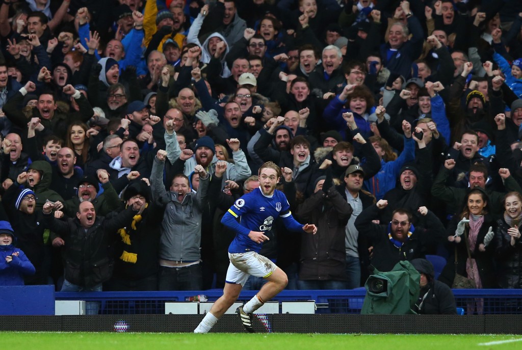 LIVERPOOL, ENGLAND - JANUARY 15: Tom Davies of Everton celebrates after scoring his team's third goal during the Premier League match between Everton and Manchester City at Goodison Park on January 15, 2017 in Liverpool, England. (Photo by Alex Livesey/Getty Images)