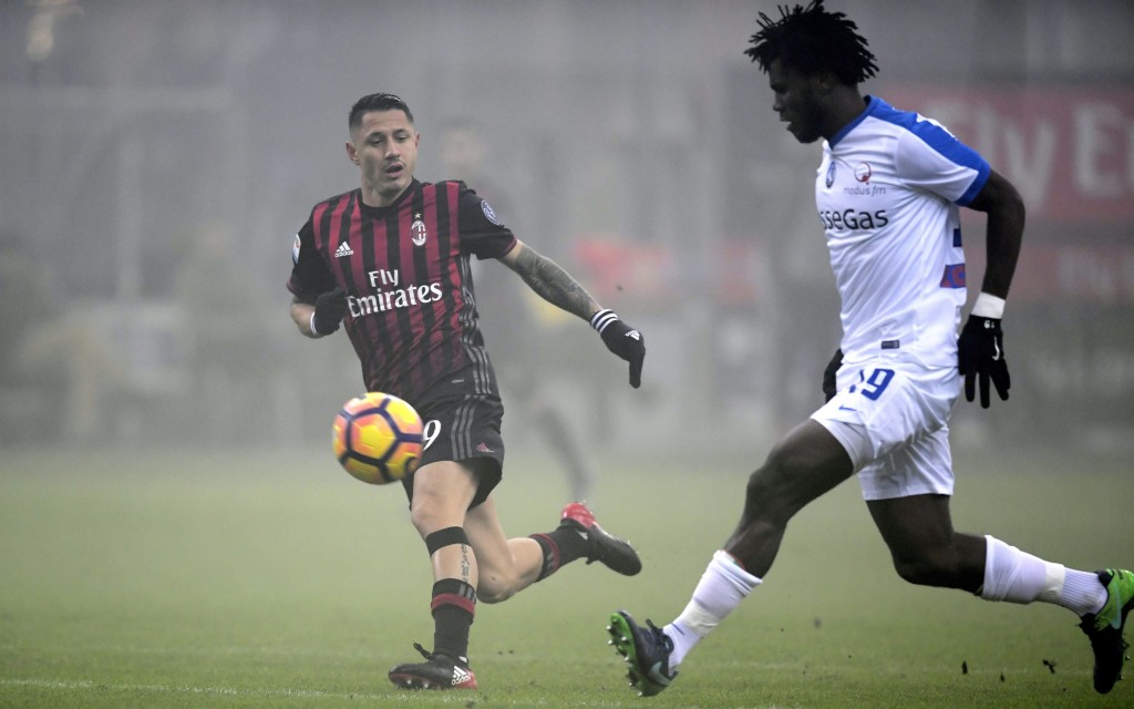 Atalanta's midfielder from Ivory Coast Franck Kessie (L) vies with AC Milan forward of Italy Gianluca Lapadula during the Serie A football match AC Milan vs Atalanta at San Siro Stadium in Milan on December 17, 2016. (Photo by Tiziana Fabi/AFP/Getty Images)