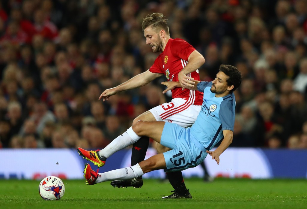 MANCHESTER, ENGLAND - OCTOBER 26: Luke Shaw of Manchester United (L) and Jesus Navas of Manchester City (R) battle for possession during the EFL Cup fourth round match between Manchester United and Manchester City at Old Trafford on October 26, 2016 in Manchester, England. (Photo by Michael Steele/Getty Images)