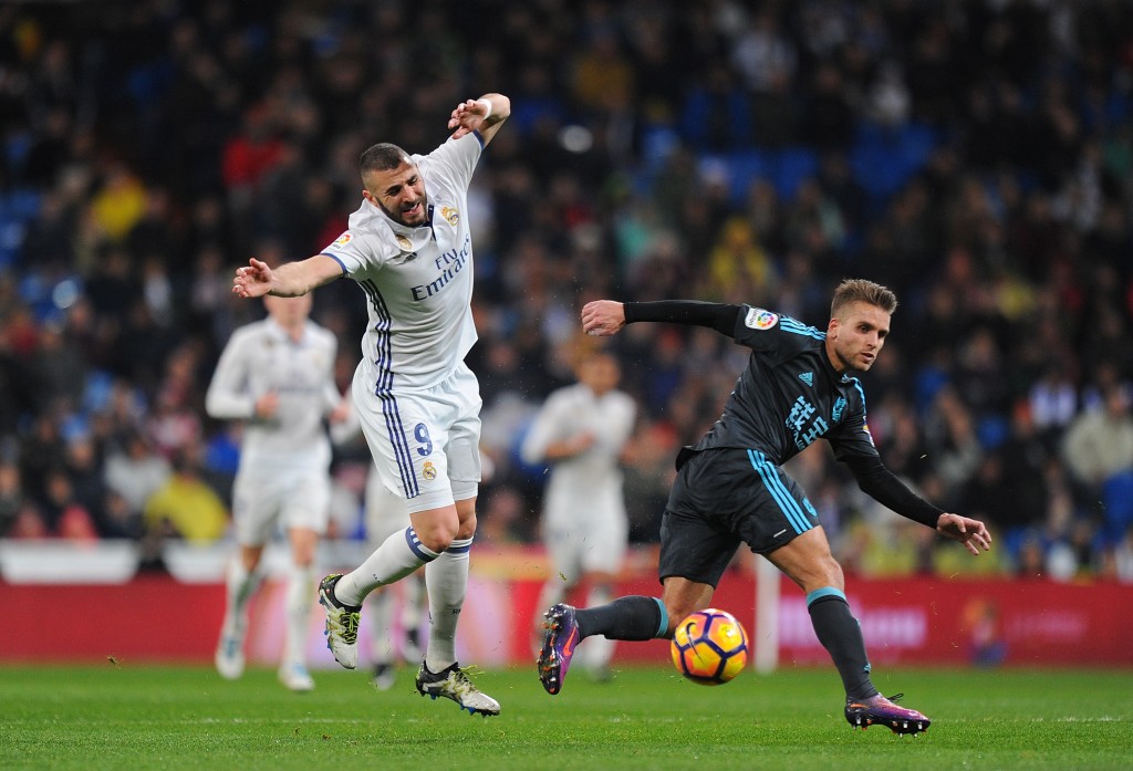 MADRID, SPAIN - JANUARY 29: Karim Benzema of Real Madrid is tackled by Kevin Rodrigues of Real Sociedad de Futbol during the La Liga match between Real Madrid CF and Real Sociedad de Futbol at the Bernabeu on January 29, 2017 in Madrid, Spain. (Photo by Denis Doyle/Getty Images)