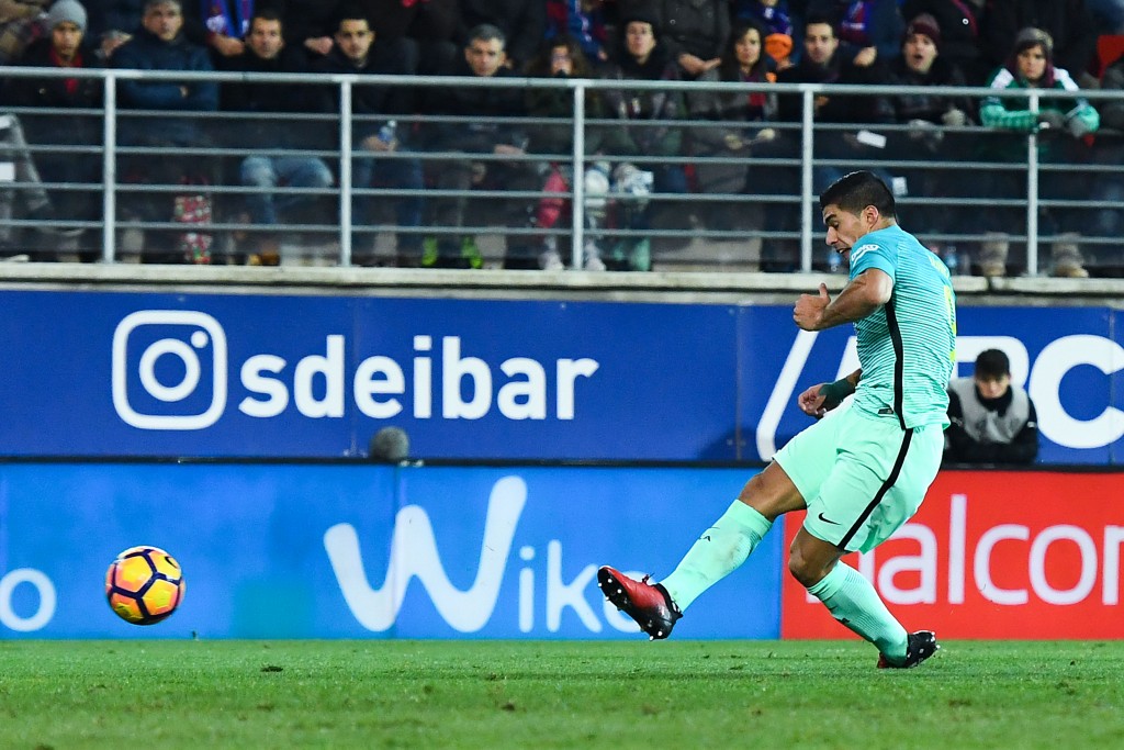 EIBAR, SPAIN - JANUARY 22: Luis Suarez of FC Barcelona scores his team's third goal during the La Liga match between SD Eibar and FC Barcelona at Ipurua stadium on January 22, 2017 in Eibar, Spain. (Photo by David Ramos/Getty Images)
