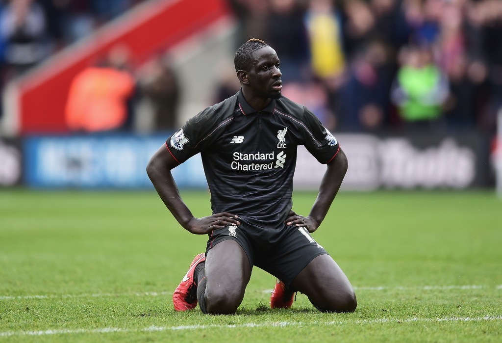 SOUTHAMPTON, ENGLAND - MARCH 20: Mamadou Sakho of Liverpool looks dejected as Graziano Pelle of Southampton scores their second goal during the Barclays Premier League match between Southampton and Liverpool at St Mary's Stadium on March 20, 2016 in Southampton, United Kingdom. (Photo by Alex Broadway/Getty Images)