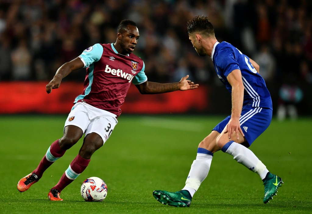 LONDON, ENGLAND - OCTOBER 26: Michail Antonio of West Ham United (L) takes the ball past Gary Cahill of Chelsea (R) during the EFL Cup fourth round match between West Ham United and Chelsea at The London Stadium on October 26, 2016 in London, England. (Photo by Dan Mullan/Getty Images)