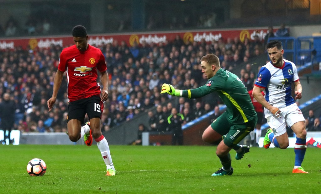 BLACKBURN, ENGLAND - FEBRUARY 19: Marcus Rashford of Manchester United beats goalkeeper Jason Steele of Blackburn Rovers to score their first and equalising goal during The Emirates FA Cup Fifth Round match between Blackburn Rovers and Manchester United at Ewood Park on February 19, 2017 in Blackburn, England. (Photo by Michael Steele/Getty Images)