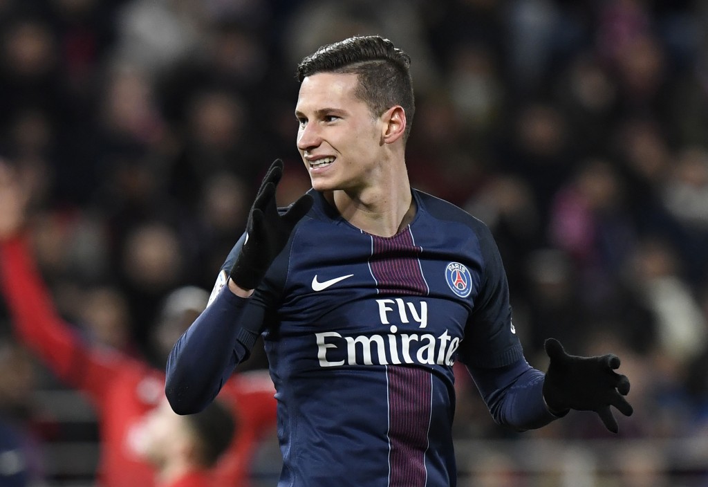 Paris Saint-Germain's German forward Julian Draxler reacts after missing a goal during the French L1 football match between Dijon FCO and Paris Saint-Germain (PSG) on February 4, 2017, at Gaston Gerard Stadium in Dijon. / AFP / PHILIPPE DESMAZES (Photo credit should read PHILIPPE DESMAZES/AFP/Getty Images)