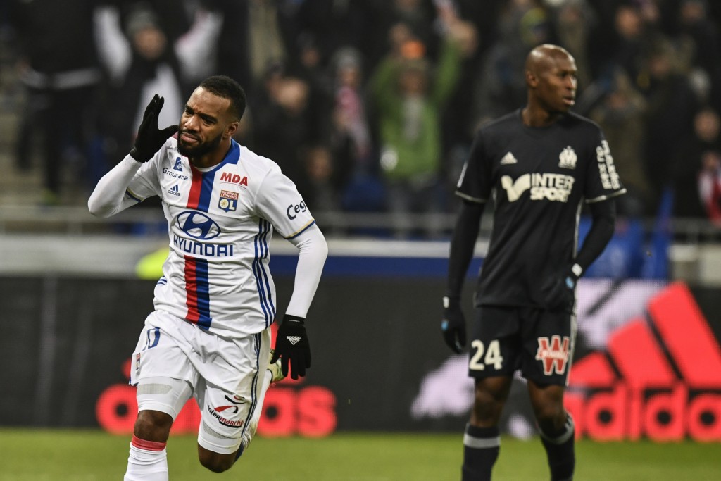 Lyon's French forward Alexandre Lacazette (L) celebrates after scoring a goal during the French L1 football match Olympique Lyonnais (OL) vs Marseille (OM) on January 22, 2017, at the Parc Olympique Lyonnais stadium in Decines-Charpieu, central-eastern France. / AFP / JEFF PACHOUD (Photo credit should read JEFF PACHOUD/AFP/Getty Images)