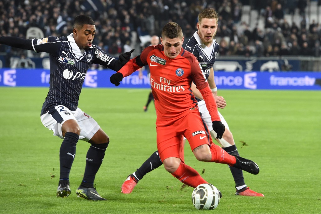 Bordeaux' Brazilian forward Malcolm (L) vies with Paris' Italian midfielder Marco Verratti (R) during the League Cup football match between Bordeaux and Paris Saint-Germain (PSG) on January 24, 2017 at the Matmut Stadium in Bordeaux. / AFP / MEHDI FEDOUACH (Photo credit should read MEHDI FEDOUACH/AFP/Getty Images)
