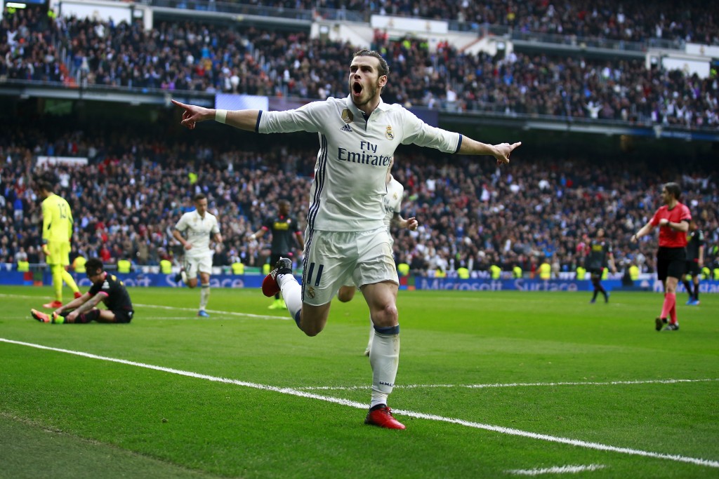 MADRID, SPAIN - FEBRUARY 18: Gareth Bale of Real Madrid CF celebrates scoring their second goal during the La Liga match between Real Madrid CF and RCD Espanyol at Estadio Santiago Bernabeu on February 18, 2017 in Madrid, Spain. (Photo by Gonzalo Arroyo Moreno/Getty Images)