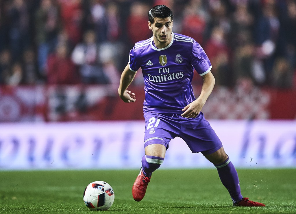 SEVILLE, SPAIN - JANUARY 12: Alvaro Morata of Real Madrid CF in action during the Copa del Rey Round of 16 Second Leg match between Sevilla FC vs Real Madrid CF at Ramon Sanchez Pizjuan stadium on January 12, 2017 in Seville, Spain. (Photo by Aitor Alcalde/Getty Images)