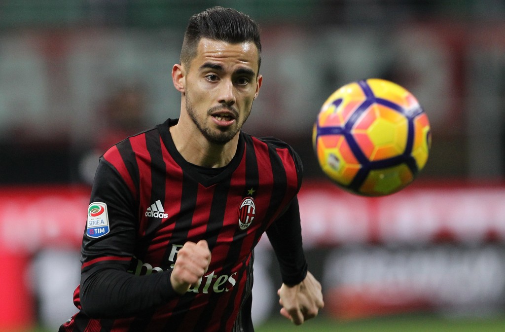 MILAN, ITALY - MARCH 04: Fernandez Suso of AC Milan in action during the Serie A match between AC Milan and AC ChievoVerona at Stadio Giuseppe Meazza on March 4, 2017 in Milan, Italy. (Photo by Marco Luzzani/Getty Images)