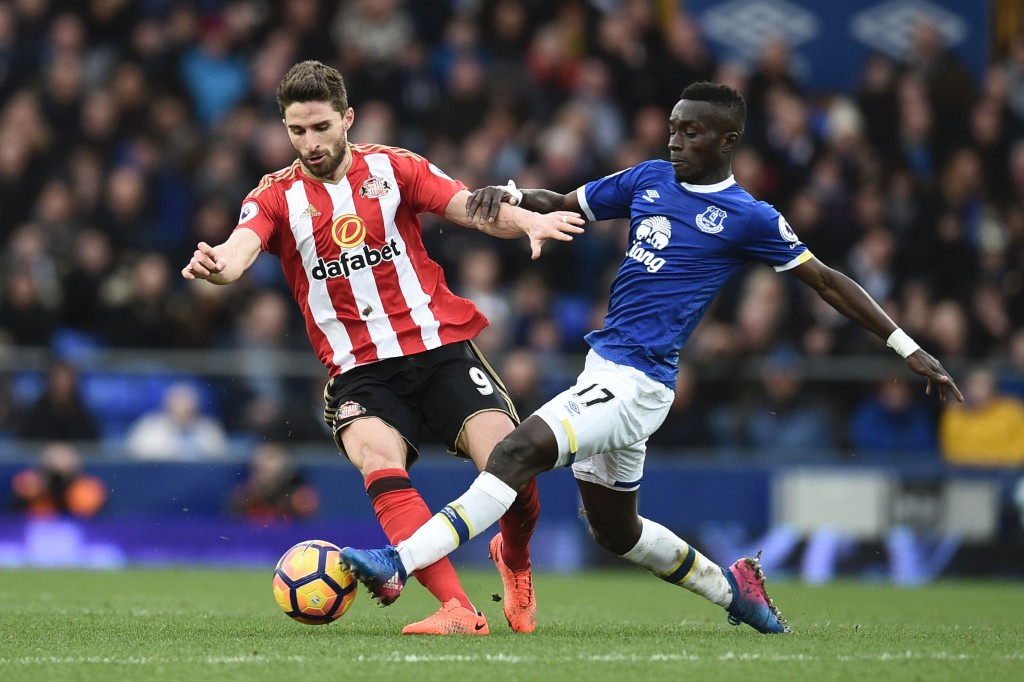 Everton's Senegalese midfielder Idrissa Gueye (R) vies wit Sunderland's Italian striker Fabio Borini (L) during the English Premier League football match between Everton and Sunderland at Goodison Park in Liverpool, north west England on February 25, 2017. / AFP / Oli SCARFF / RESTRICTED TO EDITORIAL USE. No use with unauthorized audio, video, data, fixture lists, club/league logos or 'live' services. Online in-match use limited to 75 images, no video emulation. No use in betting, games or single club/league/player publications. / (Photo credit should read OLI SCARFF/AFP/Getty Images)