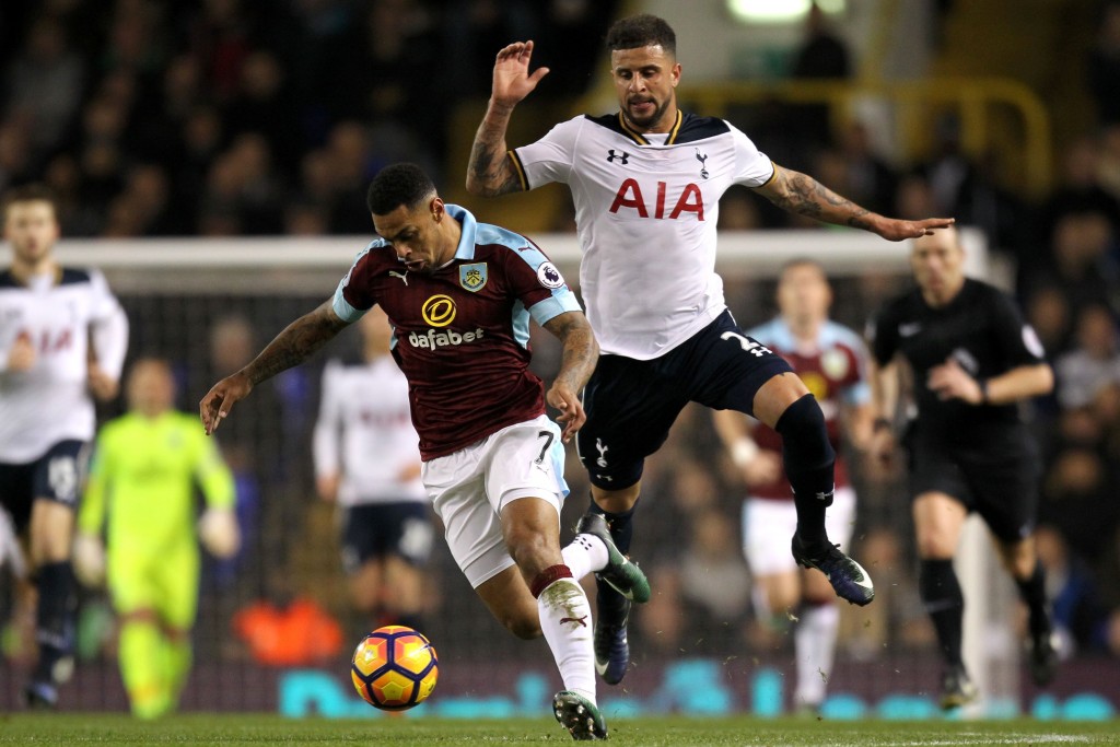 Burnley's English striker Andre Gray (L) vies with Tottenham Hotspur's English defender Kyle Walker during the English Premier League football match between Tottenham Hotspur and Burnley at White Hart Lane in London, on December 18, 2016. / AFP / Ian KINGTON / RESTRICTED TO EDITORIAL USE. No use with unauthorized audio, video, data, fixture lists, club/league logos or 'live' services. Online in-match use limited to 75 images, no video emulation. No use in betting, games or single club/league/player publications. / (Photo credit should read IAN KINGTON/AFP/Getty Images)