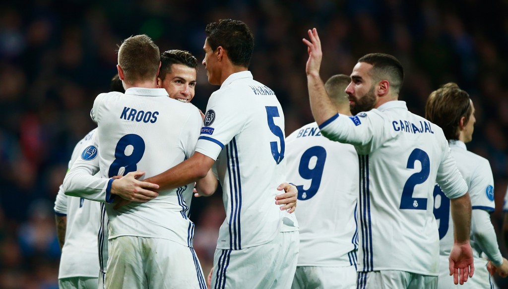 MADRID, SPAIN - FEBRUARY 15: Toni Kroos of Real Madrid (8) celebrates with Cristiano Ronaldo (2L) and Raphael Varane (5) as he scores their second goal during the UEFA Champions League Round of 16 first leg match between Real Madrid CF and SSC Napoli at Estadio Santiago Bernabeu on February 15, 2017 in Madrid, Spain. (Photo by Gonzalo Arroyo Moreno/Getty Images)