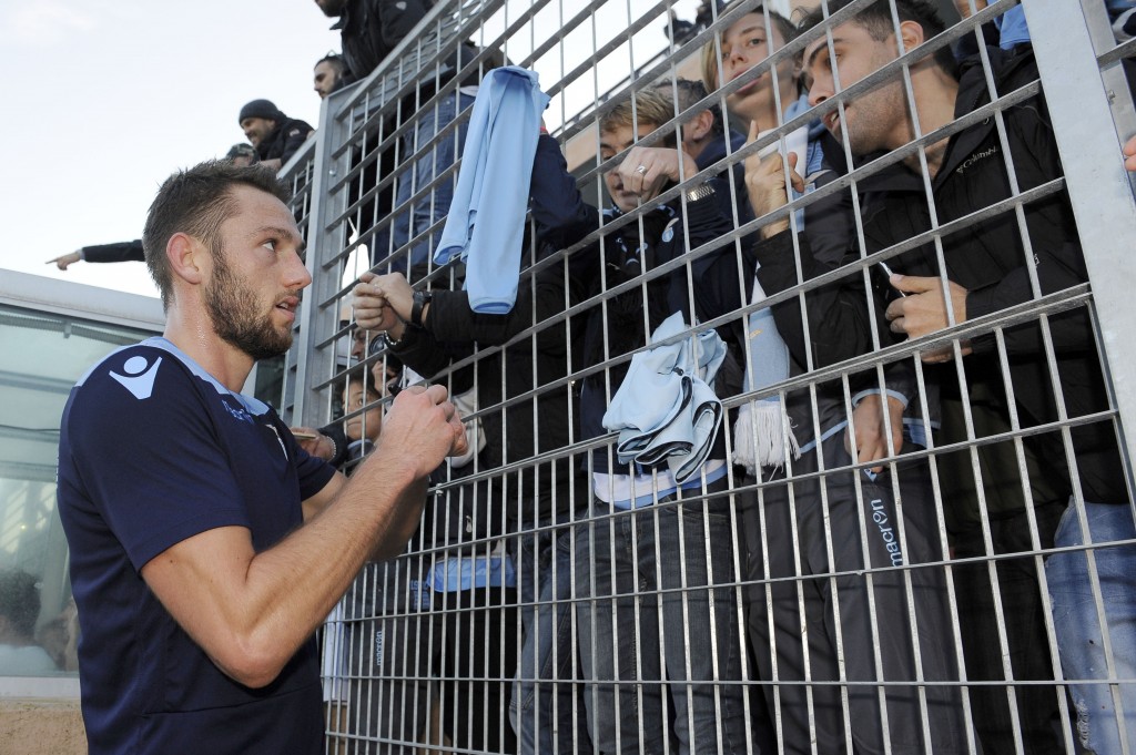 ROME, ITALY - DECEMBER 01: Stefan De Vrij of SS Lazio afther Training at Formello Center on December 1, 2016 in Rome, Italy. (Photo by Marco Rosi/Getty Images)