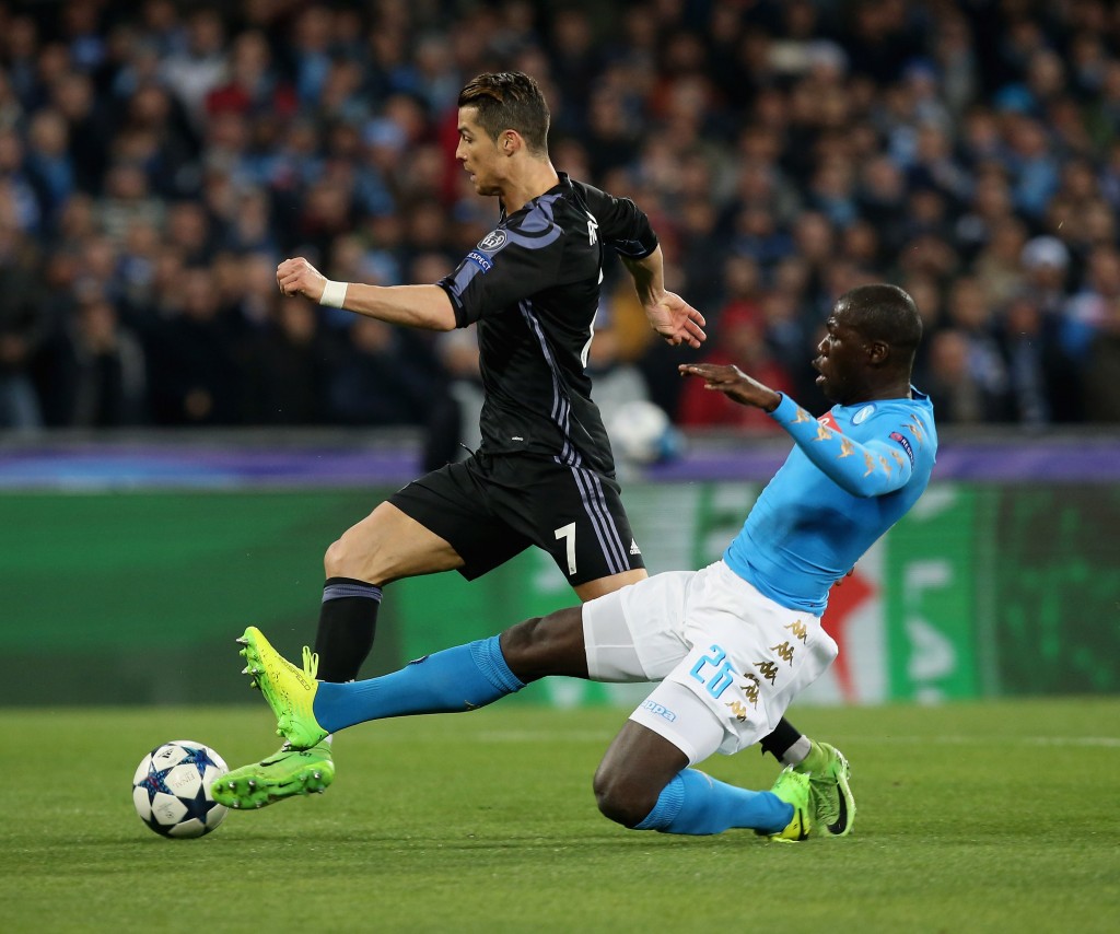 NAPLES, ITALY - MARCH 07: Kalidou Koulibaly of Napoli competes for the ball with Cristiano Ronaldo of Real Madrid during the UEFA Champions League Round of 16 second leg match between SSC Napoli and Real Madrid CF at Stadio San Paolo on March 7, 2017 in Naples, Italy. (Photo by Maurizio Lagana/Getty Images)