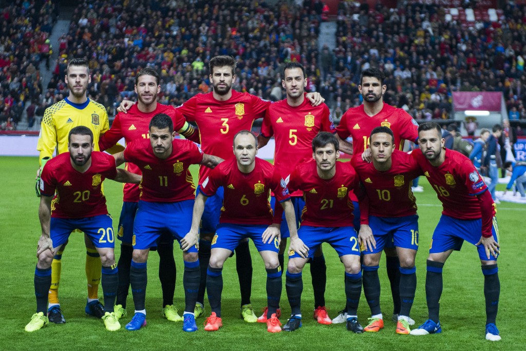 GIJON, SPAIN - MARCH 24: The Spain players line up for a team photo prior to the FIFA 2018 World Cup Qualifier between Spain and Israel at Estadio El Molinon on March 24, 2017 in Gijon, Spain. (Photo by Juan Manuel Serrano Arce/Getty Images)