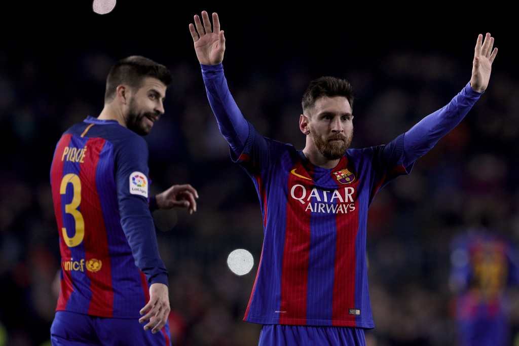 Barcelona's Argentinian forward Lionel Messi (R) celebrates his goal beside Barcelona's defender Gerard Pique during the Spanish league football match FC Barcelona vs RCD Espanyol at the Camp Nou stadium in Barcelona on December 18, 2016. / AFP / JOSEP LAGO (Photo credit should read JOSEP LAGO/AFP/Getty Images)