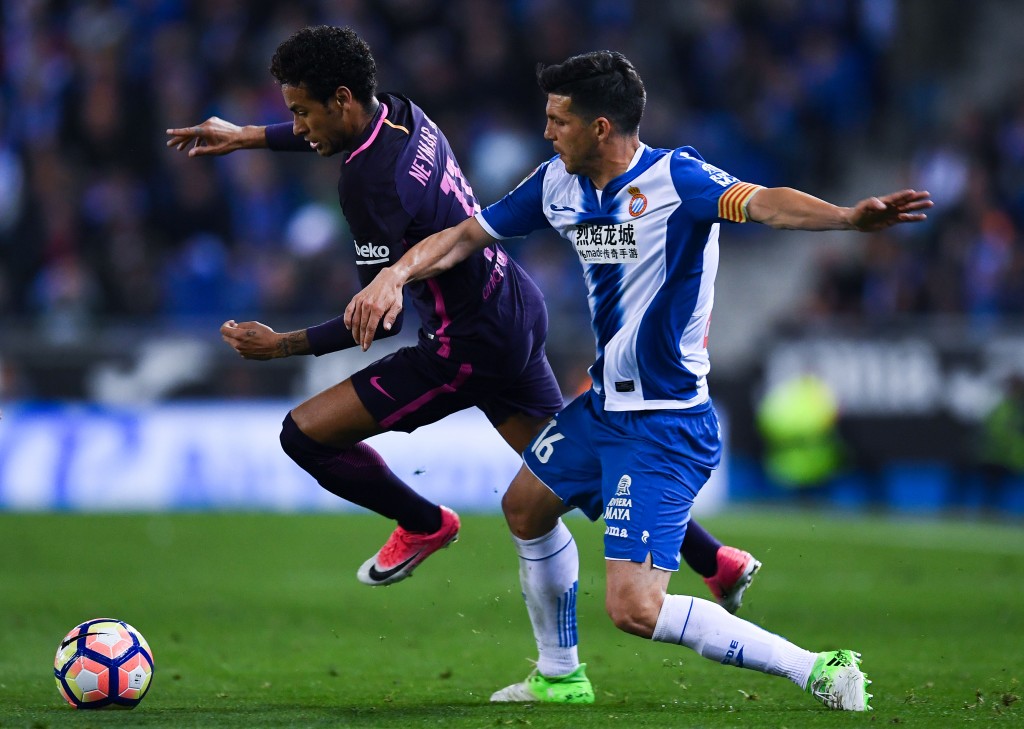 BARCELONA, SPAIN - APRIL 29: Neymar Jr. of FC Barcelona competes for the ball with Javi Lopez of RCD Espanyol during the La Liga match between RCD Espanyol and FC Barcelona at the RCDE Stadium on April 29, 2017 in Barcelona, Spaain. (Photo by David Ramos/Getty Images)