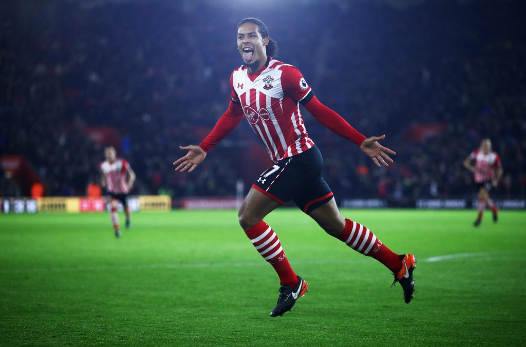 SOUTHAMPTON, ENGLAND - DECEMBER 28: Virgil van Dijk of Southampton celebrates as he scores their first goal during the Premier League match between Southampton and Tottenham Hotspur at St Mary's Stadium on December 28, 2016 in Southampton, England. (Photo by Julian Finney/Getty Images)