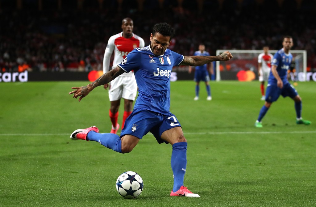 MONACO - MAY 03: Dani Alves of Juventus in action during the UEFA Champions League Semi Final first leg match between AS Monaco v Juventus at Stade Louis II on May 3, 2017 in Monaco, Monaco. (Photo by Julian Finney/Getty Images)