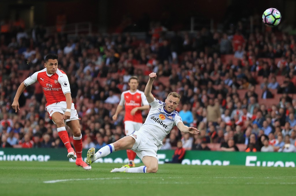 LONDON, ENGLAND - MAY 16: Alexis Sanchez of Arsenal shoots as Sebastian Larsson of Sunderland attempts to block during the Premier League match between Arsenal and Sunderland at Emirates Stadium on May 16, 2017 in London, England. (Photo by Richard Heathcote/Getty Images)