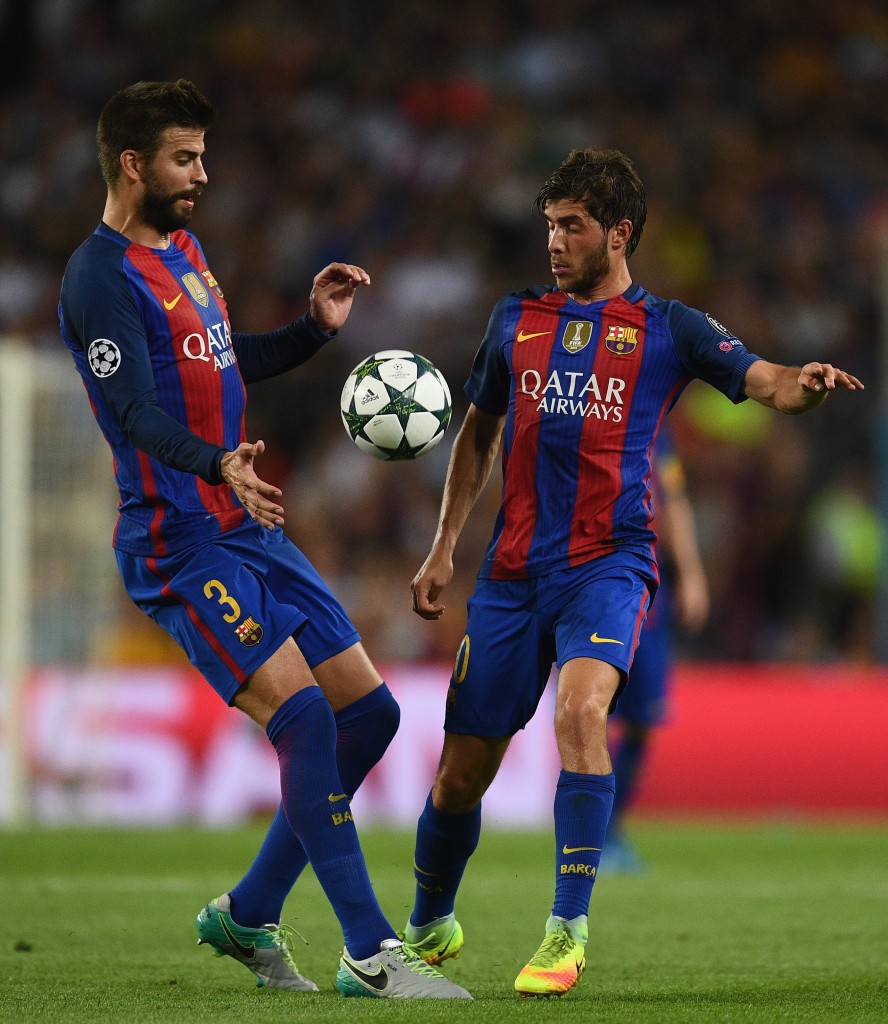 BARCELONA, SPAIN - SEPTEMBER 13: Sergi Roberto of Barcelona and Gerard Pique of Barcelona in action during the UEFA Champions League Group C match between FC Barcelona and Celtic FC at Camp Nou on September 13, 2016 in Barcelona, Spain. (Photo by David Ramos/Getty Images)