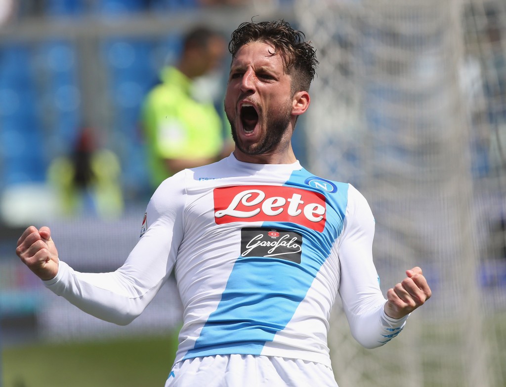 REGGIO NELL'EMILIA, ITALY - APRIL 23: Dries Mertens of Napoli celebrates after scoring the opening goal during the Serie A match between US Sassuolo and SSC Napoli at Mapei Stadium - Citta' del Tricolore on April 23, 2017 in Reggio nell'Emilia, Italy. (Photo by Maurizio Lagana/Getty Images)