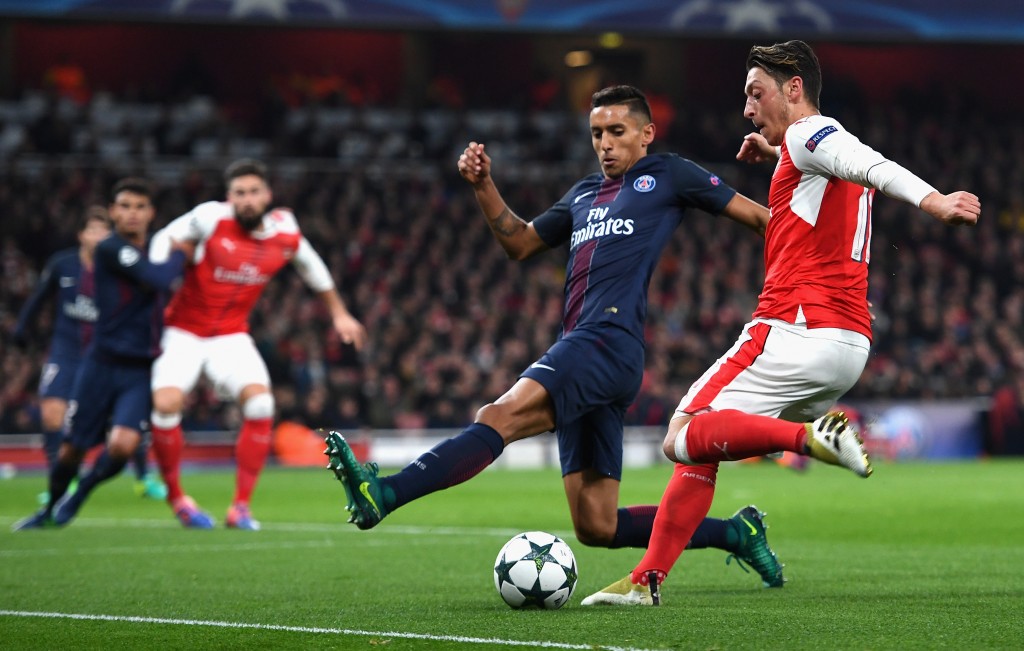 LONDON, ENGLAND - NOVEMBER 23: Marquinhos of PSG (L) attempts to block Mesut Ozil of Arsenal (R) cross during the UEFA Champions League Group A match between Arsenal FC and Paris Saint-Germain at the Emirates Stadium on November 23, 2016 in London, England. (Photo by Shaun Botterill/Getty Images)