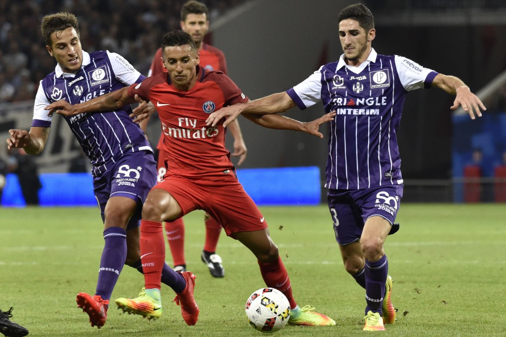 Toulouse's Italian Argentinian midfielder Oscar Trejo (L) and Toulouse's French midfielder Yann Bodiger (R) vies with Paris Saint-Germain's Brazilian defender Marquinhos during the French L1 football match Toulouse (TFC) vs Paris Saint-Germain (PSG) on September 23, 2016 at the Municipal stadium in Toulouse. / AFP / PASCAL PAVANI (Photo credit should read PASCAL PAVANI/AFP/Getty Images)