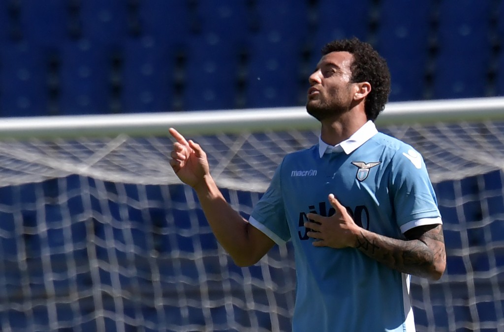 Lazio's midfielder from Brazil Felipe Anderson celebrates after scoring a goal during the Italian Serie A football match Lazio vs Sampdoria at the Olympic Stadium in Rome on May 7, 2017. / AFP PHOTO / TIZIANA FABI (Photo credit should read TIZIANA FABI/AFP/Getty Images)