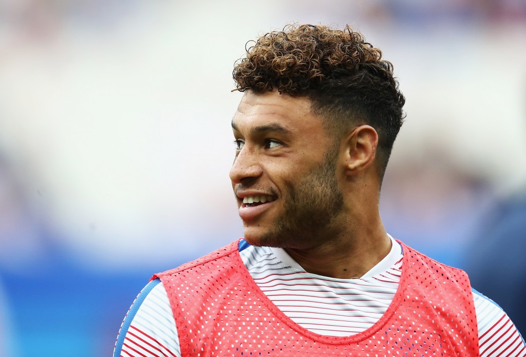PARIS, FRANCE - JUNE 13: Alex Oxlade-Chamberlain of England warms up prior to the International Friendly match between France and England at Stade de France on June 13, 2017 in Paris, France. (Photo by Julian Finney/Getty Images)