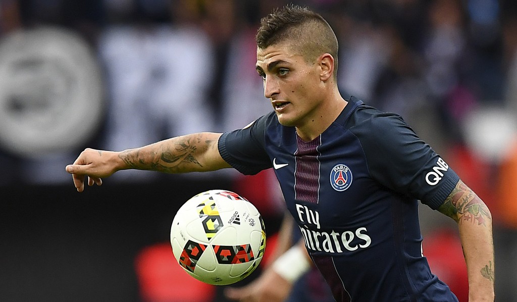 Paris Saint-Germain's Italian midfielder Marco Verratti controls the ball during the French L1 football match between Paris Saint-Germain and Bordeaux at the Parc des Princes stadium in Paris on October 1, 2016. / AFP / FRANCK FIFE (Photo credit should read FRANCK FIFE/AFP/Getty Images)