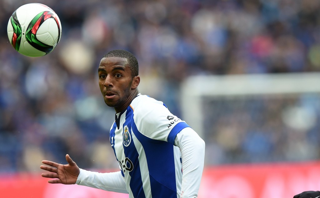 FC Porto's forward Ricardo Pereira (L) vies with Academica's Nigerian midfielder Nwankwo Obiora (R) during the Portuguese league football match FC Porto vs A. Academica de Coimbra at the Dragao stadium in Porto on April 18, 2015. AFP PHOTO / FRANCISCO LEONG (Photo credit should read FRANCISCO LEONG/AFP/Getty Images)