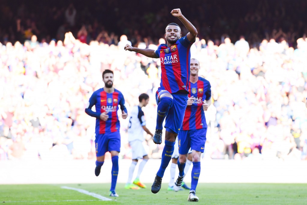 BARCELONA, SPAIN - OCTOBER 15: Rafinha Alcantara of FC Barcelona celebrates after scoring his team's second goal during the La Liga match between FC Barcelona and RC Deportivo La Coruna at Camp Nou stadium on October 15, 2016 in Barcelona, Spain. (Photo by David Ramos/Getty Images)