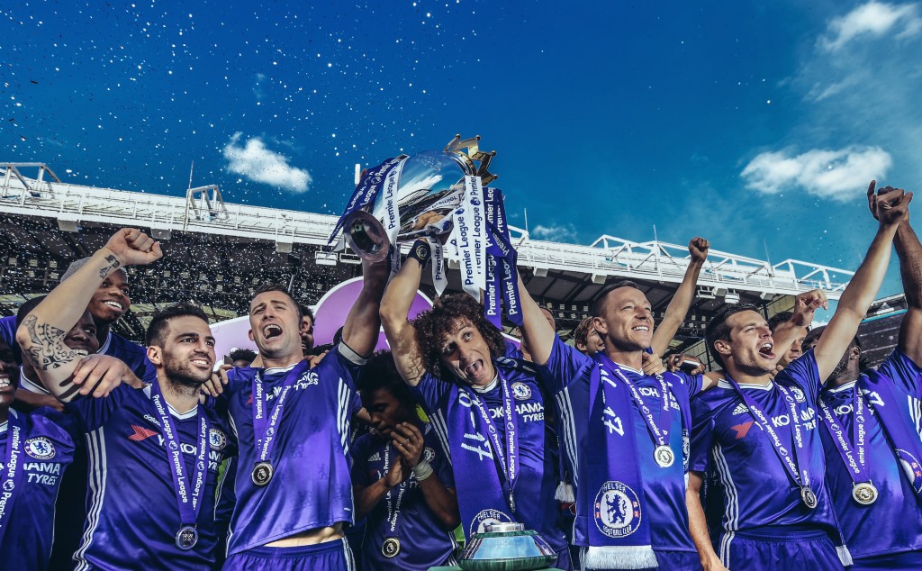 LONDON, ENGLAND - MAY 21: (EDITORS NOTE - Digital filters have been used on this image) Cesc Fabregas, Gary Cahill, David Luiz, John Terry and Cesar Azpilicueta of Chelsea celebrate with the Premier League Trophy after the Premier League match between Chelsea and Sunderland at Stamford Bridge on May 21, 2017 in London, England. (Photo by Michael Regan/Getty Images)
