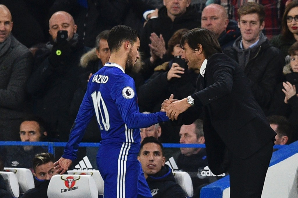 Chelsea's Belgian midfielder Eden Hazard shakes the hand of Chelsea's Italian head coach Antonio Conte (R) after being substituted during the English Premier League football match between Chelsea and Everton at Stamford Bridge in London on November 5, 2016. Chelsea won the game 5-0. / AFP / Glyn KIRK / RESTRICTED TO EDITORIAL USE. No use with unauthorized audio, video, data, fixture lists, club/league logos or 'live' services. Online in-match use limited to 75 images, no video emulation. No use in betting, games or single club/league/player publications. / (Photo credit should read GLYN KIRK/AFP/Getty Images)