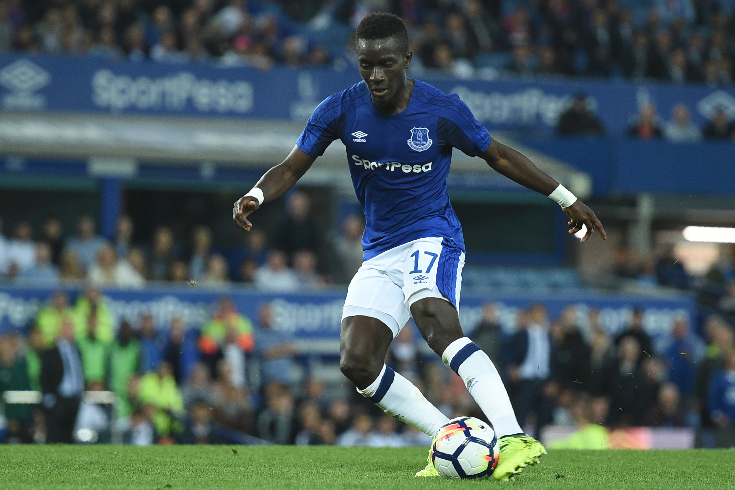 Everton's Senegalese midfielder Idrissa Gueye shoots to score their second goal during the UEFA Europa League playoff round, first leg football match between Everton and Hajduk Split at Goodison Park in Liverpool, north west England on August 17, 2017. / AFP PHOTO / Oli SCARFF (Photo credit should read OLI SCARFF/AFP/Getty Images)