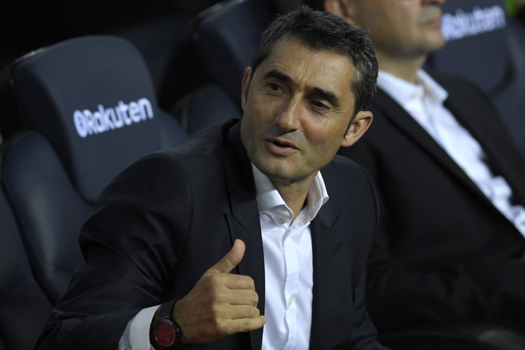 Barcelona's coach Ernesto Valverde looks on before the Spanish Liga football match Barcelona vs Espanyol at the Camp Nou stadium in Barcelona on September 9, 2017. / AFP PHOTO / LLUIS GENE (Photo credit should read LLUIS GENE/AFP/Getty Images)