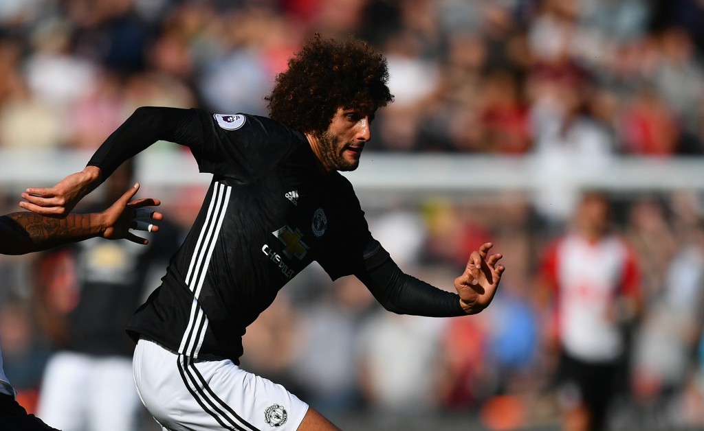 SOUTHAMPTON, ENGLAND - SEPTEMBER 23: Mario Lemina of Southampton tackles Marouane Fellaini of Manchester United during the Premier League match between Southampton and Manchester United at St Mary's Stadium on September 23, 2017 in Southampton, England. (Photo by Dan Mullan/Getty Images)