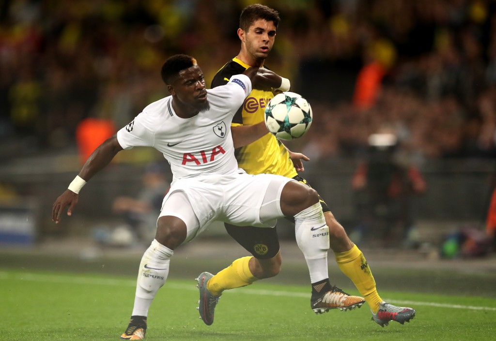 LONDON, ENGLAND - SEPTEMBER 13: Christian Pulisic of Borussia Dortmund and Davinson Sanchez of Tottenham Hotspur battle for possession during the UEFA Champions League group H match between Tottenham Hotspur and Borussia Dortmund at Wembley Stadium on September 13, 2017 in London, United Kingdom. (Photo by Dan Istitene/Getty Images)