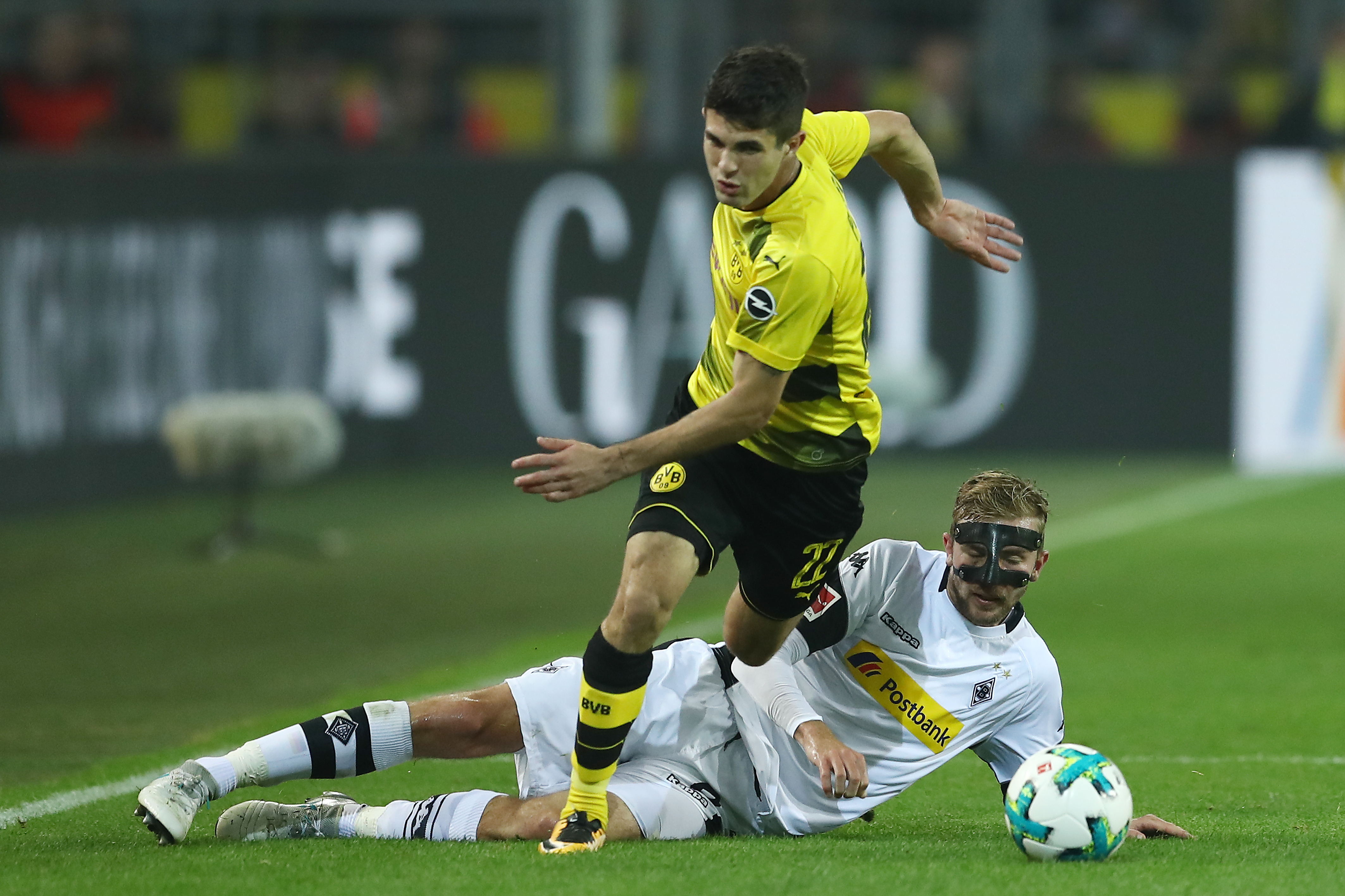 DORTMUND, GERMANY - SEPTEMBER 23: Christian Pulisic of Dortmund (front) fights off Christoph Kramer of Moenchengladbach during the Bundesliga match between Borussia Dortmund and Borussia Moenchengladbach at Signal Iduna Park on September 23, 2017 in Dortmund, Germany. (Photo by Lars Baron/Bongarts/Getty Images)