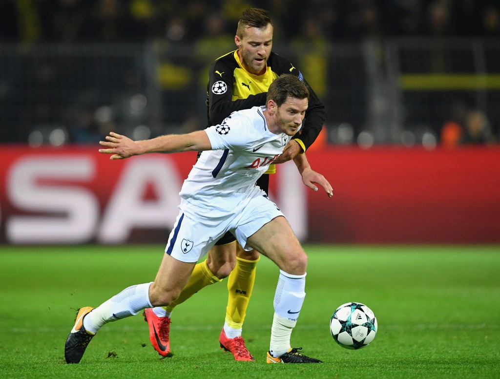 DORTMUND, GERMANY - NOVEMBER 21: Andrey Yarmolenko of Borussia Dortmund and Jan Vertonghen of Tottenham Hotspur battle for possession during the UEFA Champions League group H match between Borussia Dortmund and Tottenham Hotspur at Signal Iduna Park on November 21, 2017 in Dortmund, Germany. (Photo by Stuart Franklin/Getty Images)