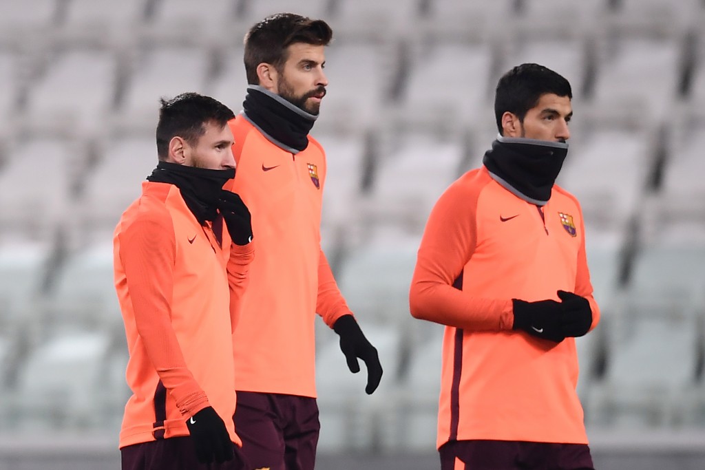 Barcelona's forward Lionel Messi (L) from Argentina, Barcelona's defender Gerard Piquet (C) from Spain and Barcelona's forward Luis Suarez from Uruguay attend a training session on the eve of the UEFA Champions League football match Juventus Vs Barcelona on November 21, 2017 at the 'Juventus Stadium' in Turin. / AFP PHOTO / MARCO BERTORELLO (Photo credit should read MARCO BERTORELLO/AFP/Getty Images)