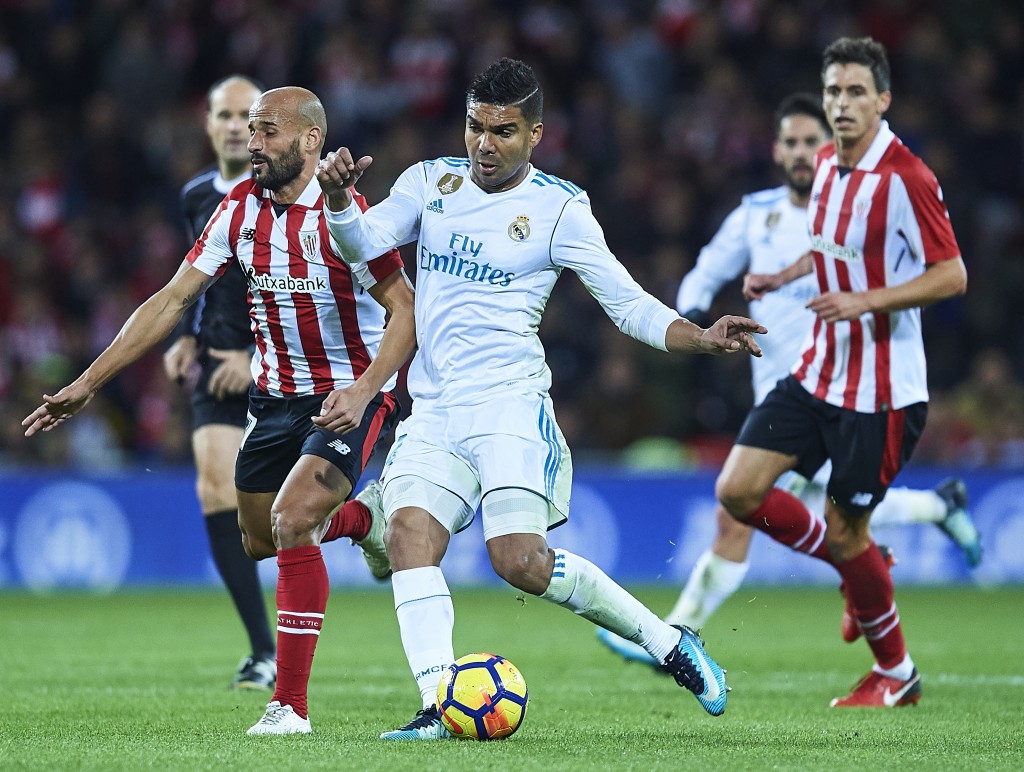 BILBAO, SPAIN - DECEMBER 02: Casemiro of Real Madrid CF (R) competes for the ball with Mikel Rico of Athletic Club (R) during the La Liga match between Athletic Club and Real Madrid at Estadio de San Mames on December 2, 2017 in Bilbao, Spain. (Photo by Juan Manuel Serrano Arce/Getty Images)
