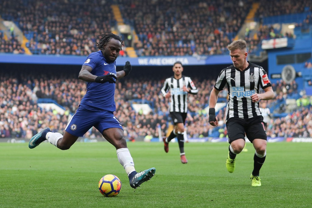 Chelsea's Nigerian midfielder Victor Moses (L) crosses the ball opposed by Newcastle United's Scottish midfielder Matt Ritchie (R) during the English Premier League football match between Chelsea and Newcastle United at Stamford Bridge in London on December 2, 2017. / AFP PHOTO / Daniel LEAL-OLIVAS / RESTRICTED TO EDITORIAL USE. No use with unauthorized audio, video, data, fixture lists, club/league logos or 'live' services. Online in-match use limited to 75 images, no video emulation. No use in betting, games or single club/league/player publications. / (Photo credit should read DANIEL LEAL-OLIVAS/AFP/Getty Images)