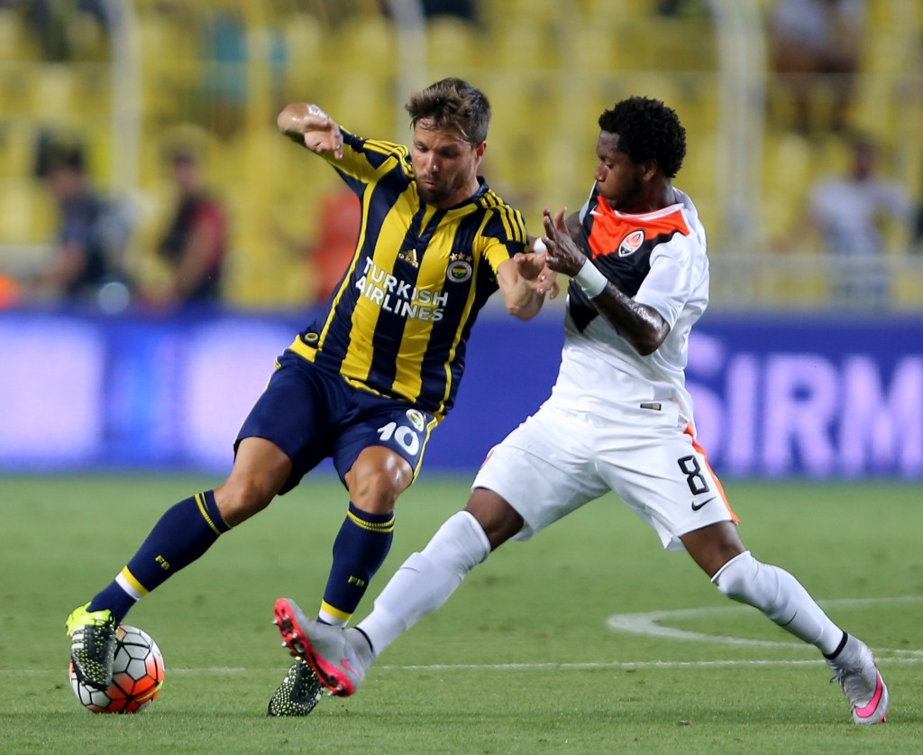 ISTANBUL, TURKEY - JULY 28: Fred of Shaktar Donetsk rides the ball past Fenerbahce's Souza during UEFA Champions League Third Qualifying Round 1st Leg match betweeen Fenerbahce v Shakhtar Donetsk at Sukru Saracoglu Stadium on July 28, 2015 in Istanbul, Turkey. (Photo by Burak Kara/Getty Images)