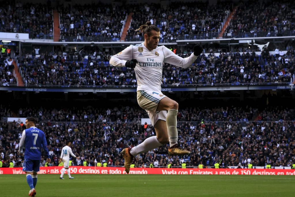 MADRID, SPAIN - JANUARY 21: Gareth Bale of Real Madrid CF celebrates scoring their third goal during the La Liga match between Real Madrid CF and Deportivo La Coruna at Estadio Santiago Bernabeu on January 21, 2018 in Madrid, Spain. (Photo by Gonzalo Arroyo Moreno/Getty Images)