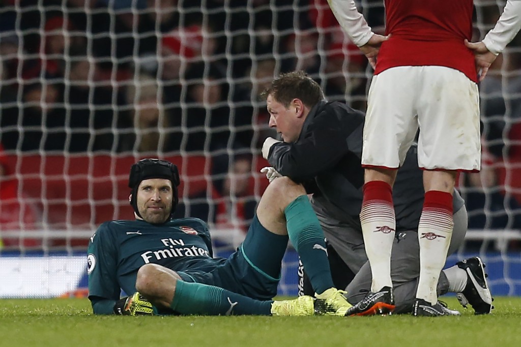 Arsenal's Czech goalkeeper Petr Cech receives medical attention during the English Premier League football match between Arsenal and Everton at the Emirates Stadium in London on February 3, 2018. / AFP PHOTO / IKIMAGES / Ian KINGTON / RESTRICTED TO EDITORIAL USE. No use with unauthorized audio, video, data, fixture lists, club/league logos or 'live' services. Online in-match use limited to 45 images, no video emulation. No use in betting, games or single club/league/player publications. / (Photo credit should read IAN KINGTON/AFP/Getty Images)
