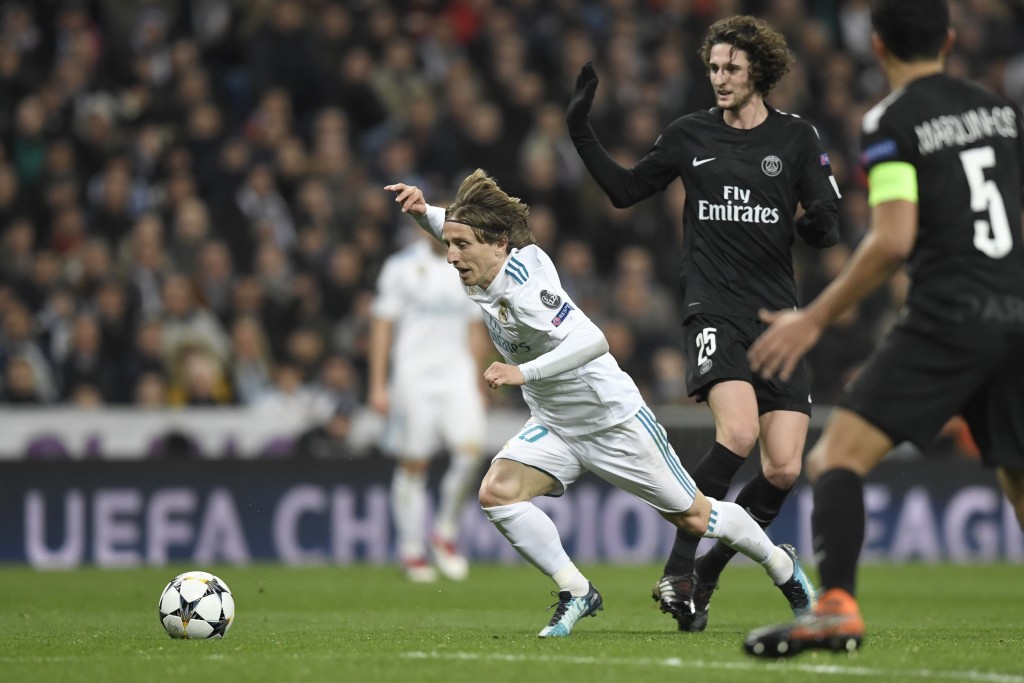 Real Madrid's Croatian midfielder Luka Modric (L) vies with Paris Saint-Germain's French midfielder Adrien Rabiot (R) during the UEFA Champions League round of sixteen first leg football match Real Madrid CF against Paris Saint-Germain (PSG) at the Santiago Bernabeu stadium in Madrid on February 14, 2018. / AFP PHOTO / GABRIEL BOUYS (Photo credit should read GABRIEL BOUYS/AFP/Getty Images)
